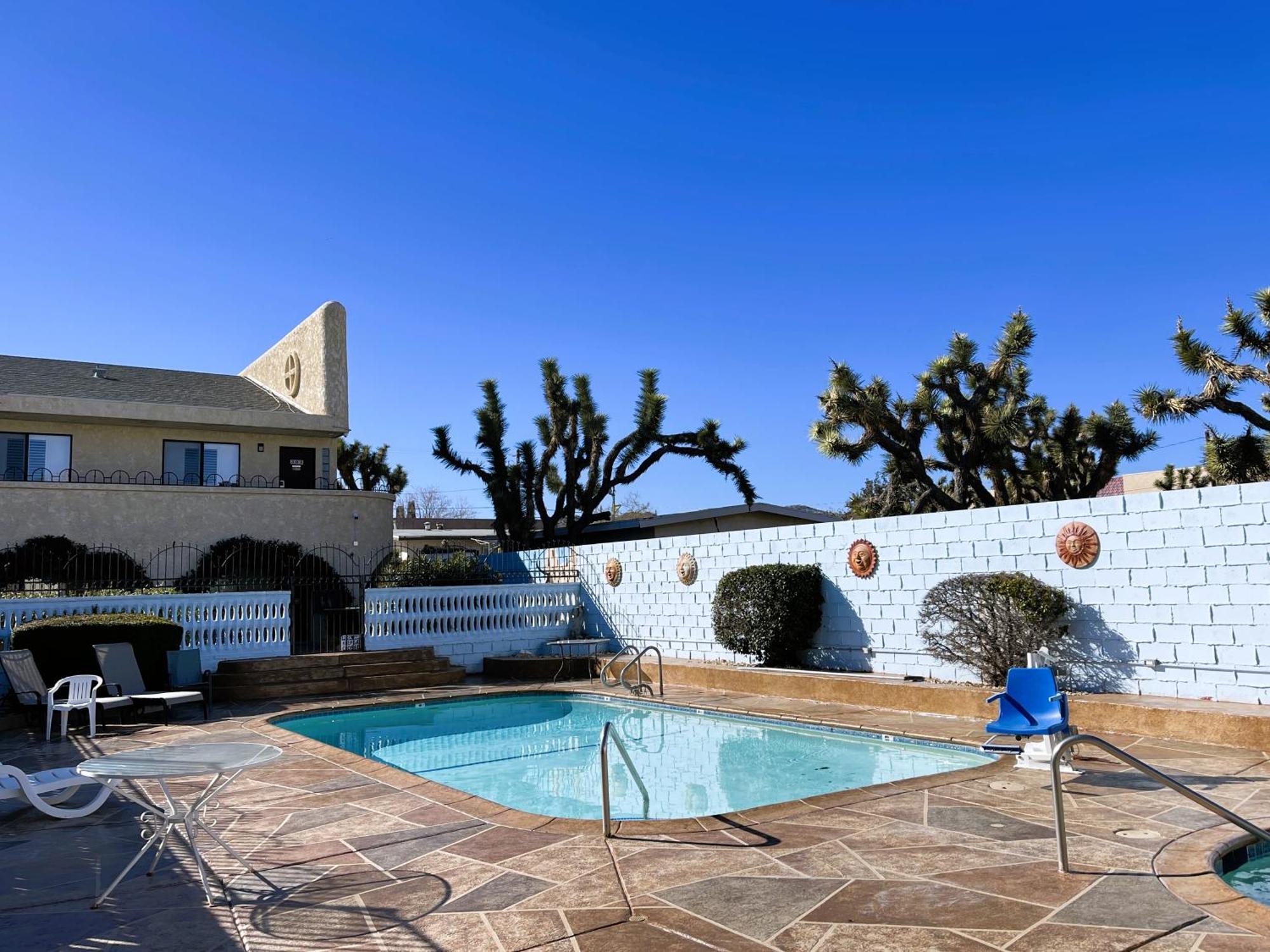 Americas Best Value Inn And Suites -Yucca Valley Bagian luar foto