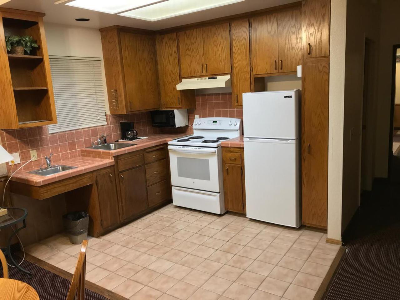 Americas Best Value Inn And Suites -Yucca Valley Bagian luar foto
